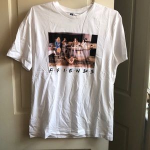 BRAND NEW friends tee